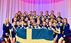 Svenska juniorlandslaget på JVM 2022. Fotograf: Ida-Maria Lehto, Svenska Cheerleadingförbundet