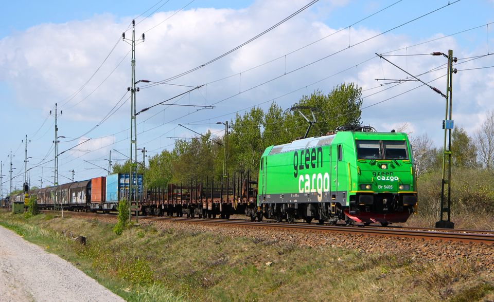 Green Cargo godståg passerar genom Skåne