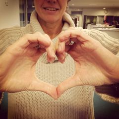 Händer formade till hjärta
NoHateSE