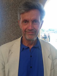 Åke Sandberg är civilekonom och sociolog, professor emeritus vid Sociologiska institutionen vid Stockholms universitet.