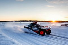 Audi RS Q e-tron, direkt från Dakar till isen i Piteå.