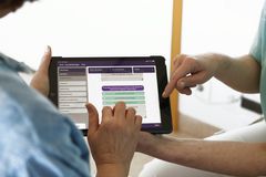 STELPA står för Smart Teknik Lyfter Patient Arbetet och är en medarbetardriven innovation, där patienten görs delaktig i sin egen journaldokumentation