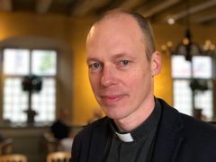 Jimmy Åkerfeldt, kyrkoherde i Strängnäs stift, har utnämnts till extra ordinarie hovpredikant.