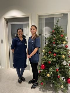 Handledande undersköterskorna, Sara Haji Dominguez Rodriquez och Ida Bojang.