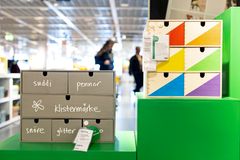 De nya hållbarhetsbutikerna på IKEA-varuhusen är en bra plattform för att nå ut med konkreta tips som kan hjälpa fler att leva ett mer hållbart liv hemma.  
Foto: Andreas Offesson.