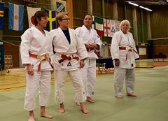 Jane Bridge, Ann Löf, Pernilla Ribeiro Novais och Solveig Malmström Bennerström på en judoträning för tjejer i Farstahallen 2019. Foto: IK Södra.