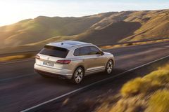 På den svenska marknaden har Volkswagen paketerat in en rik standardutrustning med fokus på säkerhet och digitalisering.