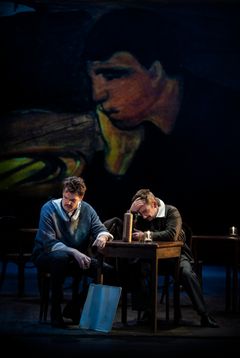 La bohème, Kungliga Operan 2022. Jens Persson Hertzman och Bror Magnus Tødenes. Foto: Kungliga Operan/Markus Gårder.