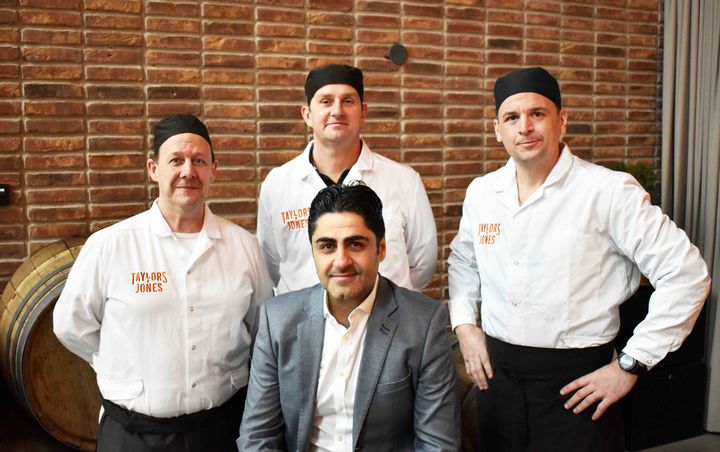 Grundarna Gareth, David och Kerim tillsammans med Dani Evanoff