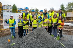 Spadtag i bygget av nya Rosendals skola 22maj 2022.
