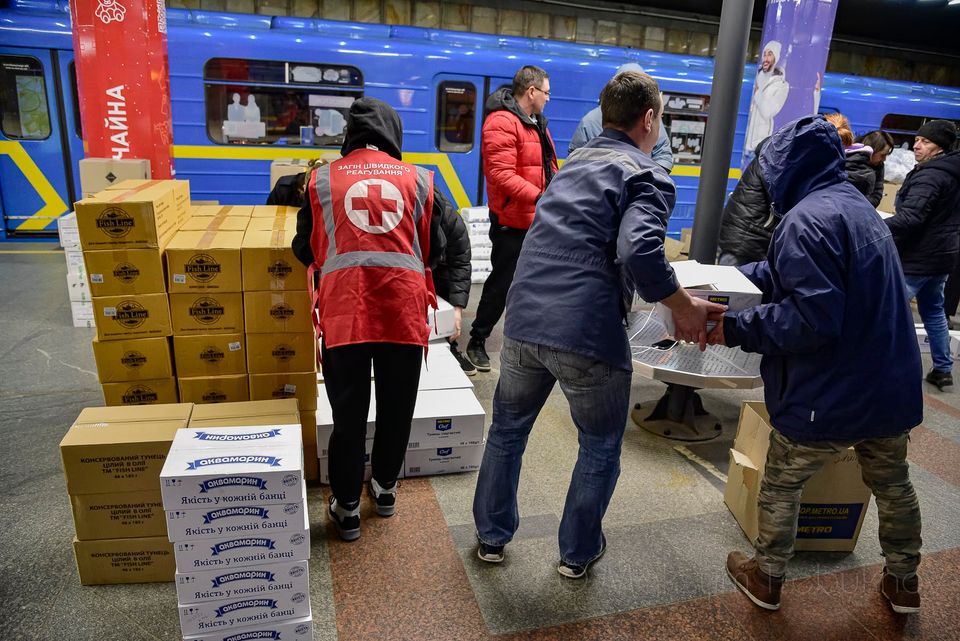Utdelning av nödhjälp i Ukraina