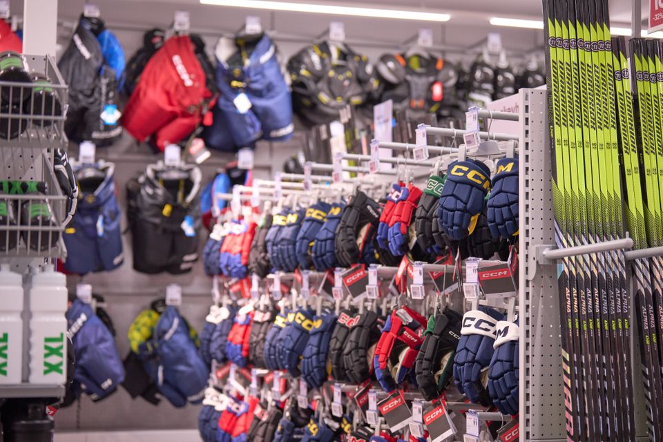 Varuhuset fylls på med allt du behöver inom hockey