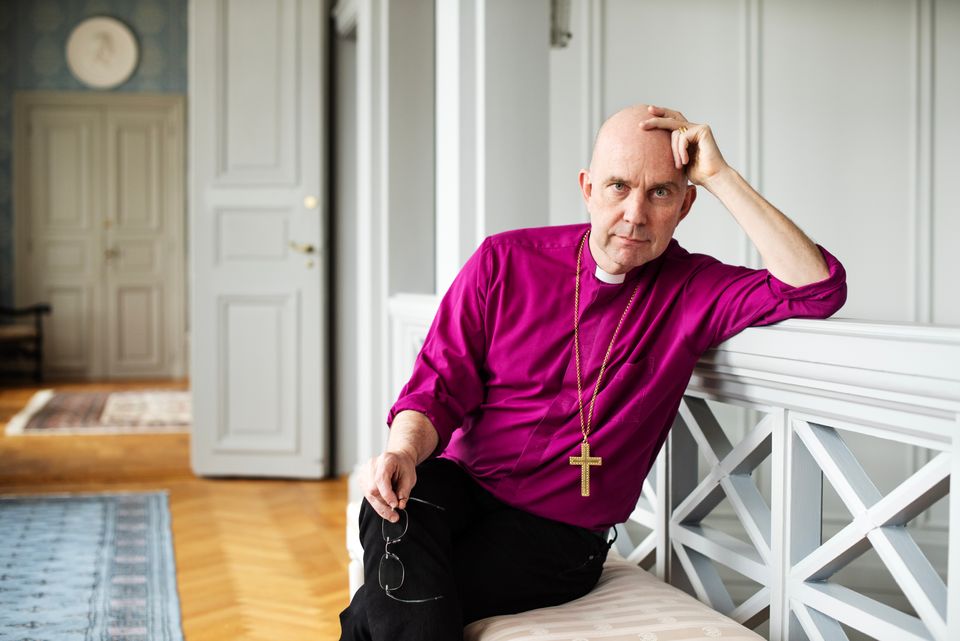 Biskop Fredrik Modéus liggande 9 - Foto Lina Alriksson