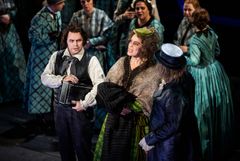 Sweeney Todd, Karolina Blixt och Ola Eliasson. Foto: Kungliga Operan/Sören Vilks