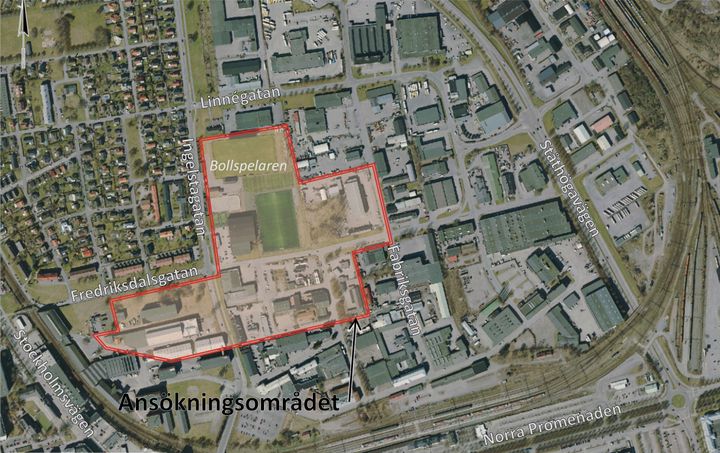 Bilden visar ett flygfoto planområdet, som är inringat med en röd, linje. Kartbild: Norrköpings kommun.
