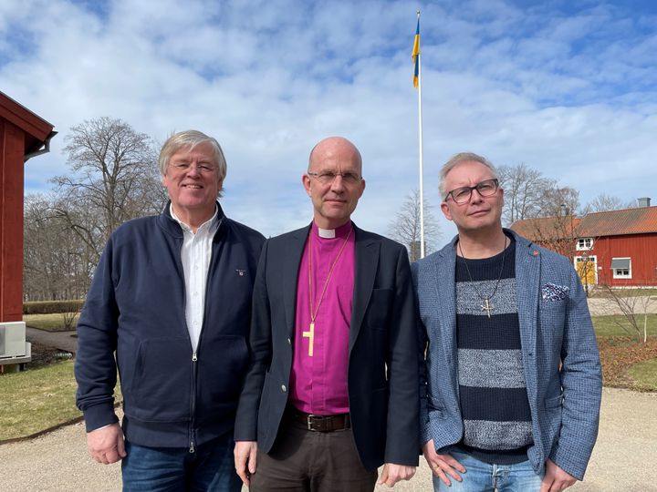 Från vänster: Olle Sandahl, andre vice ordförande, biskop Fredrik Modéus, ordförande och Anton Härder, förste vice ordförande.