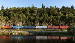 Ökad kapacitet med längre, tyngre och snabbare godståg bidrar till klimatmålen.  På lördag morgon rullar 835 meter långa tåget in i Malmö från tyska Maschen. Fotograf: Kasper Dudzik