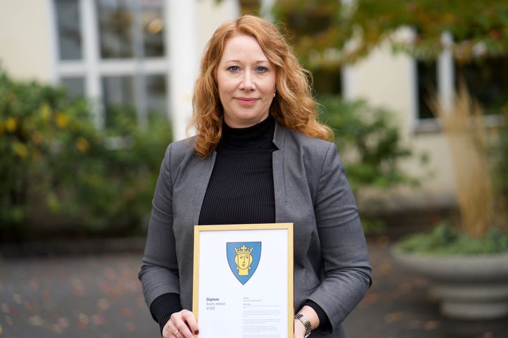 Jenny Hyenstrand på Globala gymnasiet får utmärkelsen Årets rektor på gymnasiet av Stockholms stad. Foto: Pelle Mårtenson