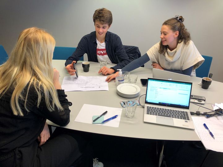 Den unga expertgrupp som har arbetat fram en av Göteborgs stads programpunkter på MR-dagarna. Foto: Ingrid Dahlén.