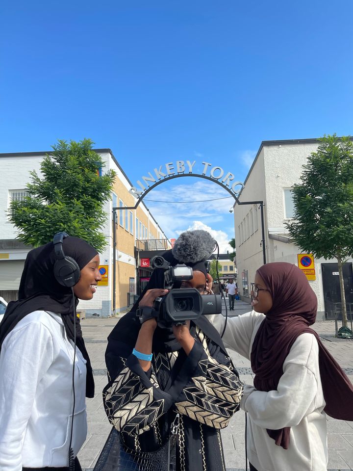 Ungdomar gör filmer om Rinkeby som fyller 50 år