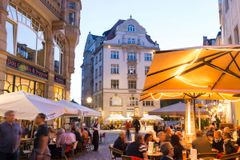 Leipzig: Kneipenmeile Drallewatsch gefüllt mit Menschen am Abend ©  lookphotos/Rötting+Pollex