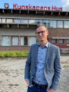 Erik Ryding är inte bara verksamhetschef för Arlandagymnasiet och Arlanda komvux, han är även en av de som kan bli utsedd till Årets Ledare 2020 inom offentlig sektor.