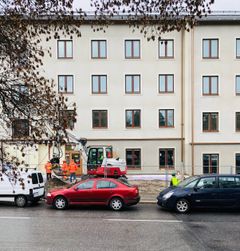 Bjursätragatan Rågsved. Än pågår bygget men i april flyttar de första hyresgästerna in i det första Stockholmshuset. Fotograf M. Dinell.