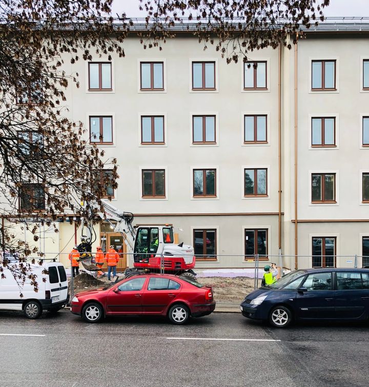 Bjursätragatan Rågsved. Än pågår bygget men i april flyttar de första hyresgästerna in i det första Stockholmshuset. Fotograf M. Dinell.