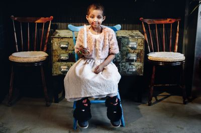 Den 15 februari tänder Sverige ljus för barn med cancer. Sedan flera år tillbaka behandlas 7-åriga Wintana för neuroblastom. Foto: Ylva Bergman