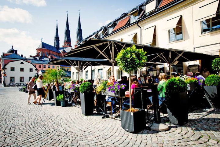 Kommunernas service i myndighetsärenden mäts varje år av Sveriges kommuner och regioner, SKR. I den senaste mätningen gör Uppsala framsteg.