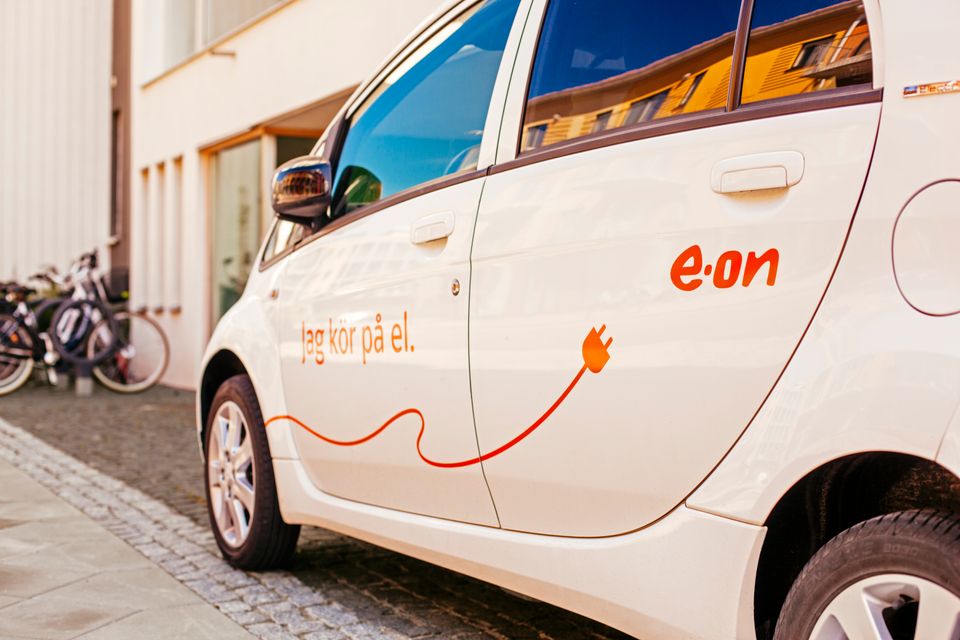 E.ON I Nya Avtal Om Elbils-laddning Med Max, Preem Och EasyPark | E.ON ...