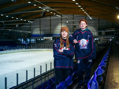 Stångåstadens hockeystipendiater 2019, Ella Eriksson och Oskar Karlsson. Foto: Crelle Photography
