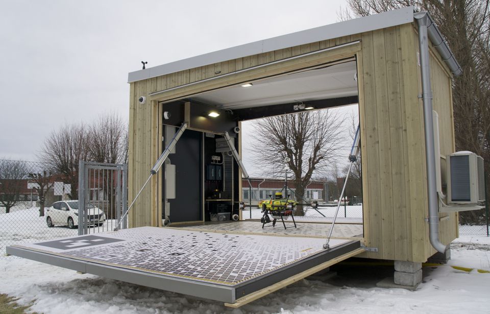 Drönare med hjärtstartare – nytt forskningsprojekt på väg att testas i Skaraborg