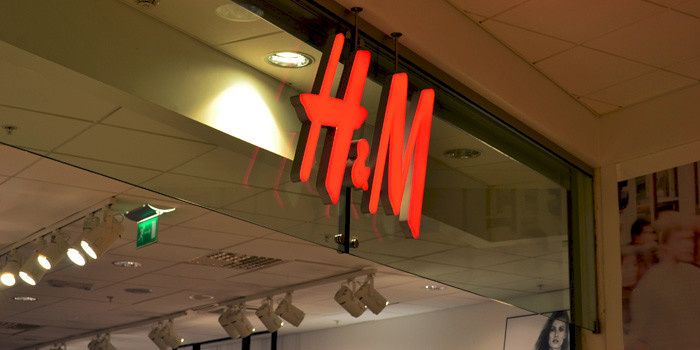 H&M utökar butiken till totalt c:a 2800 kvm. Från att tidigare haft en tvåplanslösning samlar man nu allt på entréplanet.