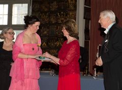 Akademisekreterare Marianne Reuterskiöld, Näringslivsmedaljör Lisa Lindström, Doberman AB, Prinsessan Désirée och ordförande Johan Nordenfalk.