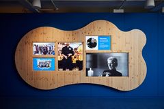 Utställningen Hej Ingvar! ger en mer intim och personlig inblick i Ingvar Kamprads liv. Genom tidigare opublicerade intervjuer – med bland annat tidigare medarbetare, IKEA-legender samt gamla vänner och bekanta – ska besökarna få en djupare förståelse för mannen bakom fenomenet IKEA.
