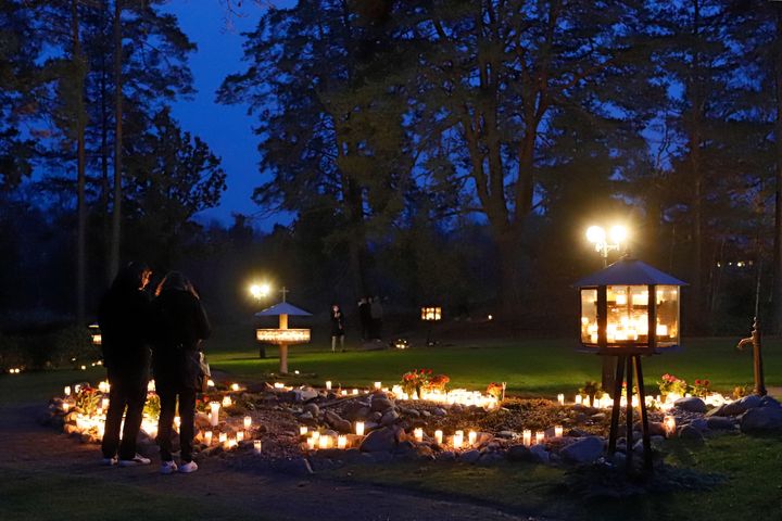 Allhelgonahelg på Risinge kyrkogård (Finspångs församling). Foto: Johan Tell