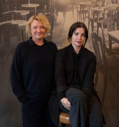 Anna Takanen och Nina Wähä. Foto: Dramaten