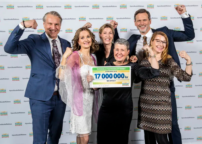 We Effects generalsekreterare Anna Tibblin och resursmobiliserare Maria Kaarto tillsammans med Anders Årbrandt, Eva Struving och Cecilia Bergendahl, Managing Directors på Novamedia Sverige AB, samt Rickard Sjöberg, Programledare.