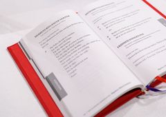 Kyrkohandboken innehåller ordningar för Svenska kyrkans gudstjänster. Foto: Magnus Aronson