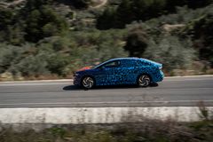 Beroende på batteriets storlek beräknas räckvidden bli upp till 700 km (WLTP) och laddningskapaciteten upp till 200 kW.