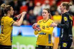 Jenny Carlson, Elin Hansson och Johanna Bundsen. Foto: Christoffer Borg Mattisson/Handbollslandslaget