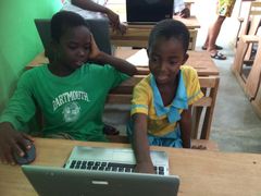 -Donationerna från Pay it Forward gör verkligen en stor skillnad. Fler barn får nu daglig tillgång till datorer, internet och undervisning. Det kommer göra en enorm skillnad för deras framtida liv, säger Sukma Dwi Andrina, Head of Communications & Growth IT for Children.