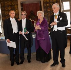 Kristoffer Jeansson och Daniel Pilotti mottar Näringslivsmedalj av Prinsessan Christina