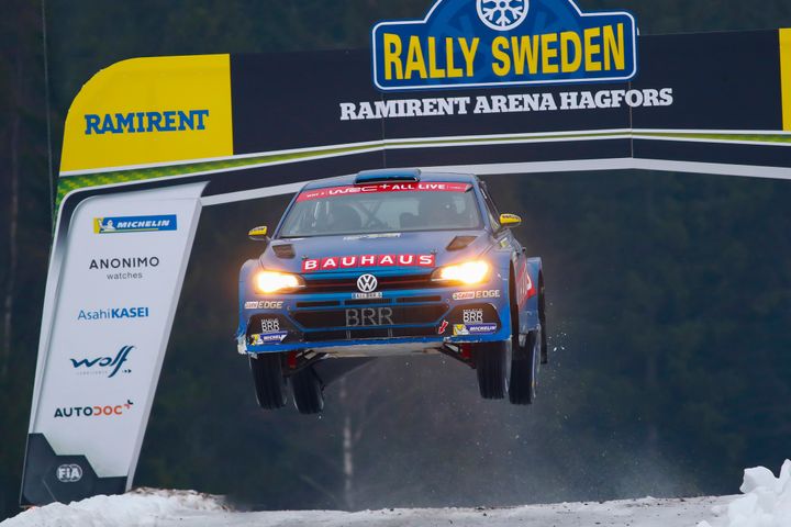 Ole Christian Veiby fortsätter flyga högst i WRC2-klassen.