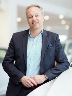– Vi vill stärka vår position avseende Porsche i Stockholms-området och etableringen av Porsche Center Nacka ligger i linje med vår strategi för detta, säger Jens Wetterfors, VD Din Bil.