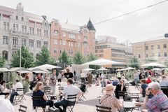 Njut av drinkar, mat och härligt sällskap i Helsingfors. Foto: Camilla Bloom