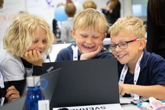 Schibsted öppnar nu upp kodskolan Kids Coding Camp för alla barn mellan nio och tolv år i Sverige.