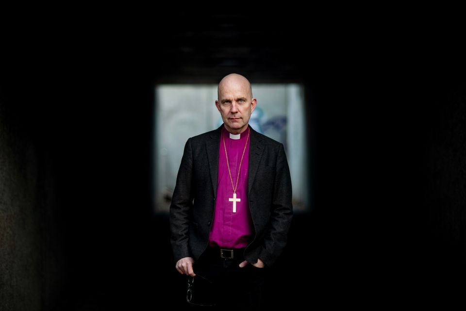 Biskop Fredrik Modéus liggande 14 - Foto Lina Alriksson