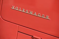Volkswagen gjorde även succé med sin andra modell - Typ 2, Folkabussen